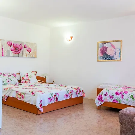 Family House Katerini Konukevi 3*